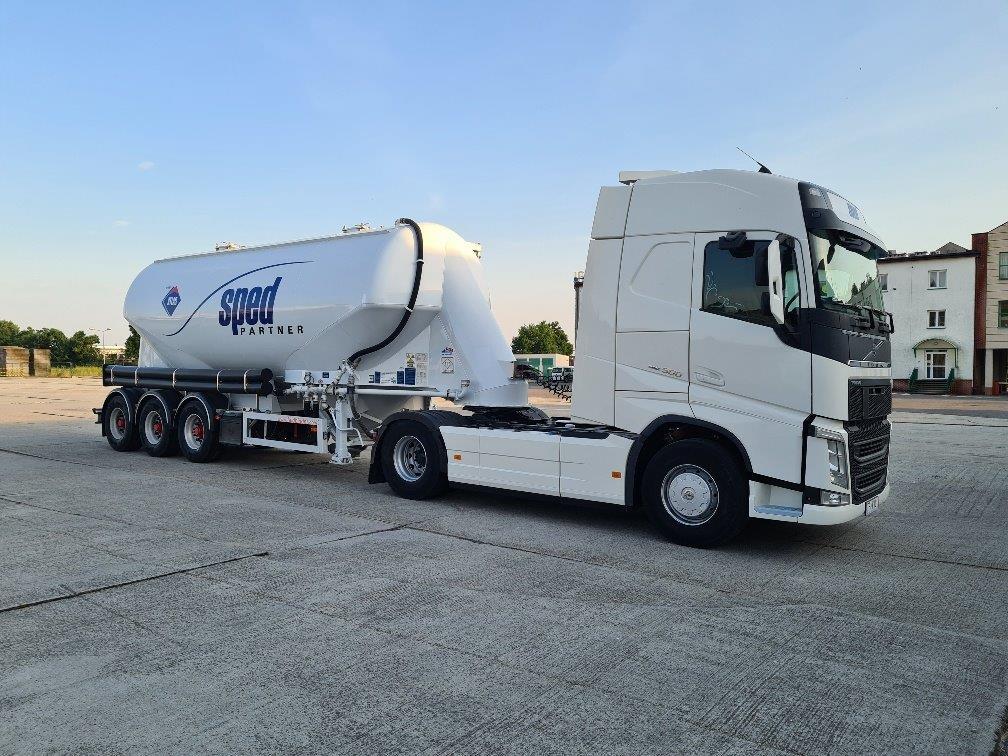 Dysponujemy n/w taborem własnym i taborem zakontraktowanych Przewoźników: